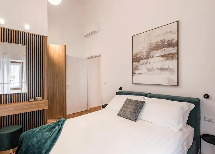 The Rent - Spacious One-bedroom Near Santa Maria Maggiore Apartamento *