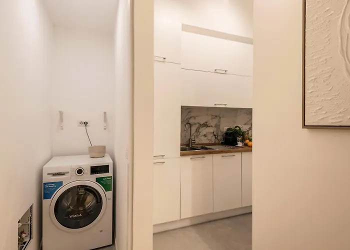 The Rent - Spacious One-bedroom Near Santa Maria Maggiore * רומא