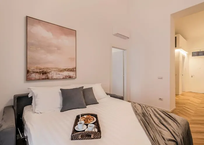 The Rent - Spacious One-bedroom Near Santa Maria Maggiore *