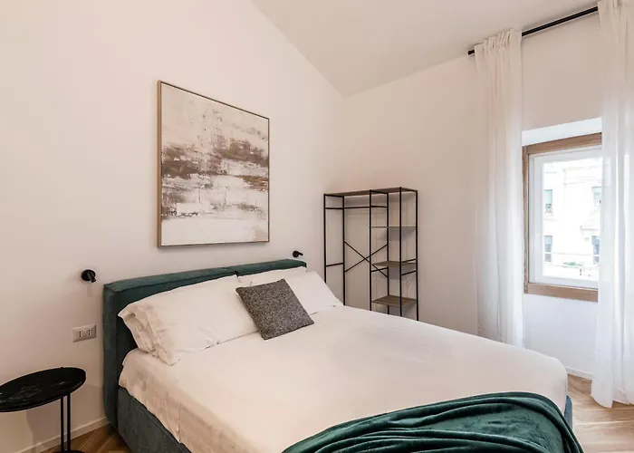 The Rent - Spacious One-bedroom Near Santa Maria Maggiore Róma